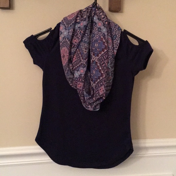 Navy blue shirt with patterned scarf - Picture 1 of 2